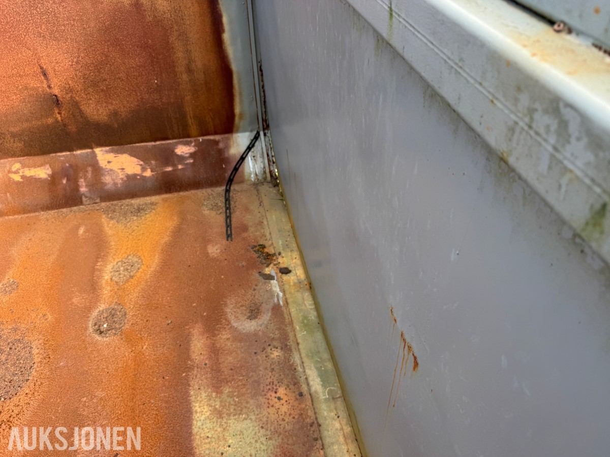 KROKCONTAINER I STÅL MED BAKLEM