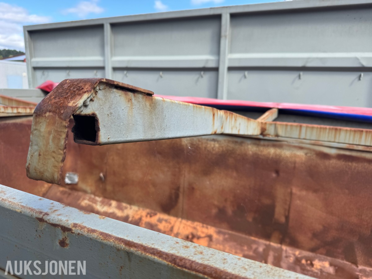 KROKCONTAINER I STÅL MED BAKLEM