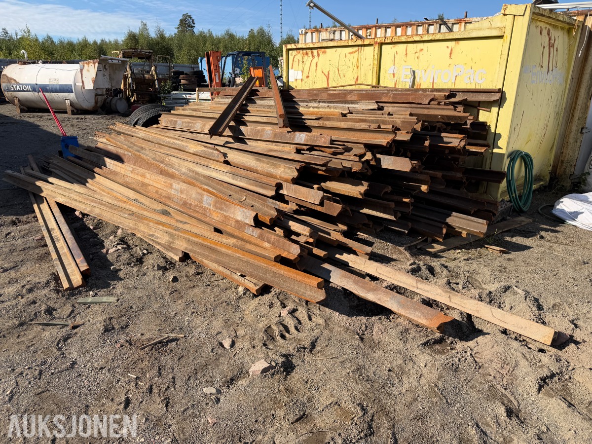 Togskinne ca. 4,8 meter - vignolprofil - profilhøyde omtrent 12 centimeter