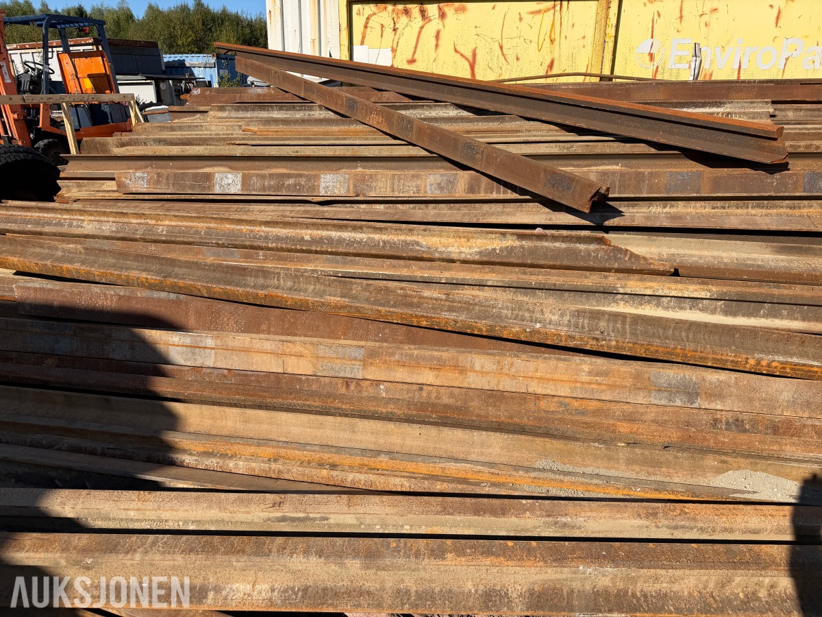 Togskinne ca. 4,8 meter - vignolprofil - profilhøyde omtrent 12 centimeter