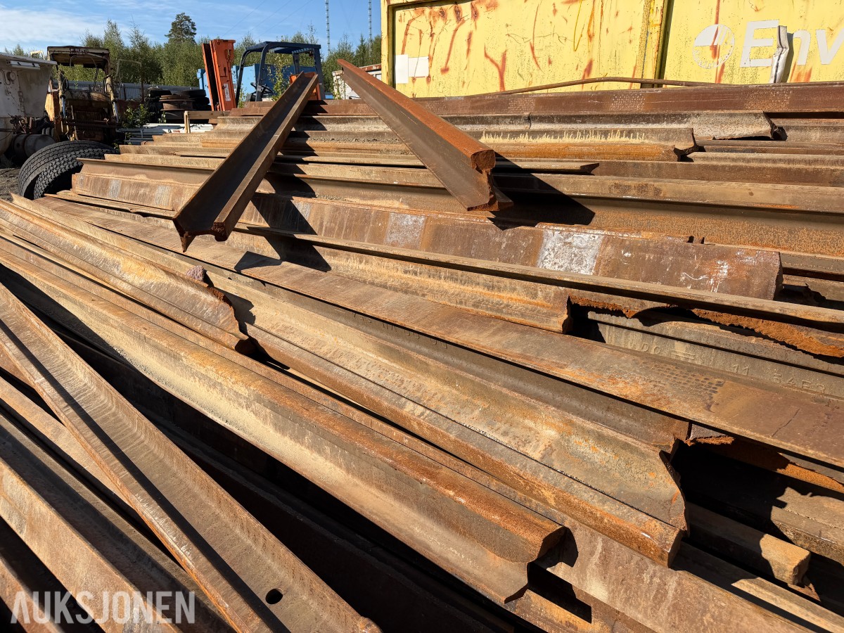 Togskinne ca. 4,8 meter - vignolprofil - profilhøyde omtrent 12 centimeter
