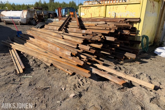 Togskinne ca. 4,8 meter - vignolprofil - profilhøyde omtrent 12 centimeter
