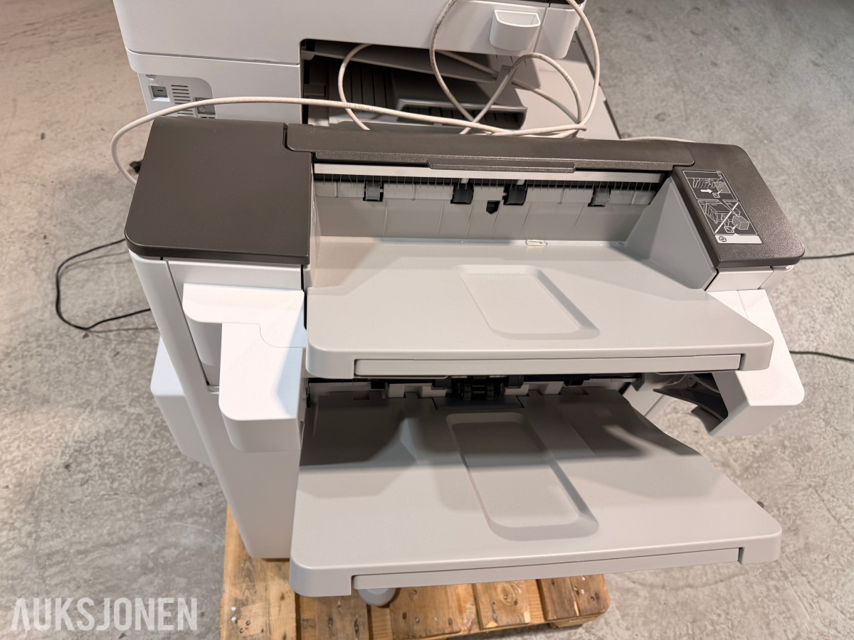 Nashuatec / Ricoh MP C4504exSP A3 farge multifunksjonsmaskin med etterbehandler