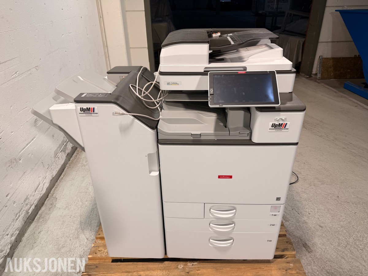 Nashuatec / Ricoh MP C4504exSP A3 farge multifunksjonsmaskin med etterbehandler