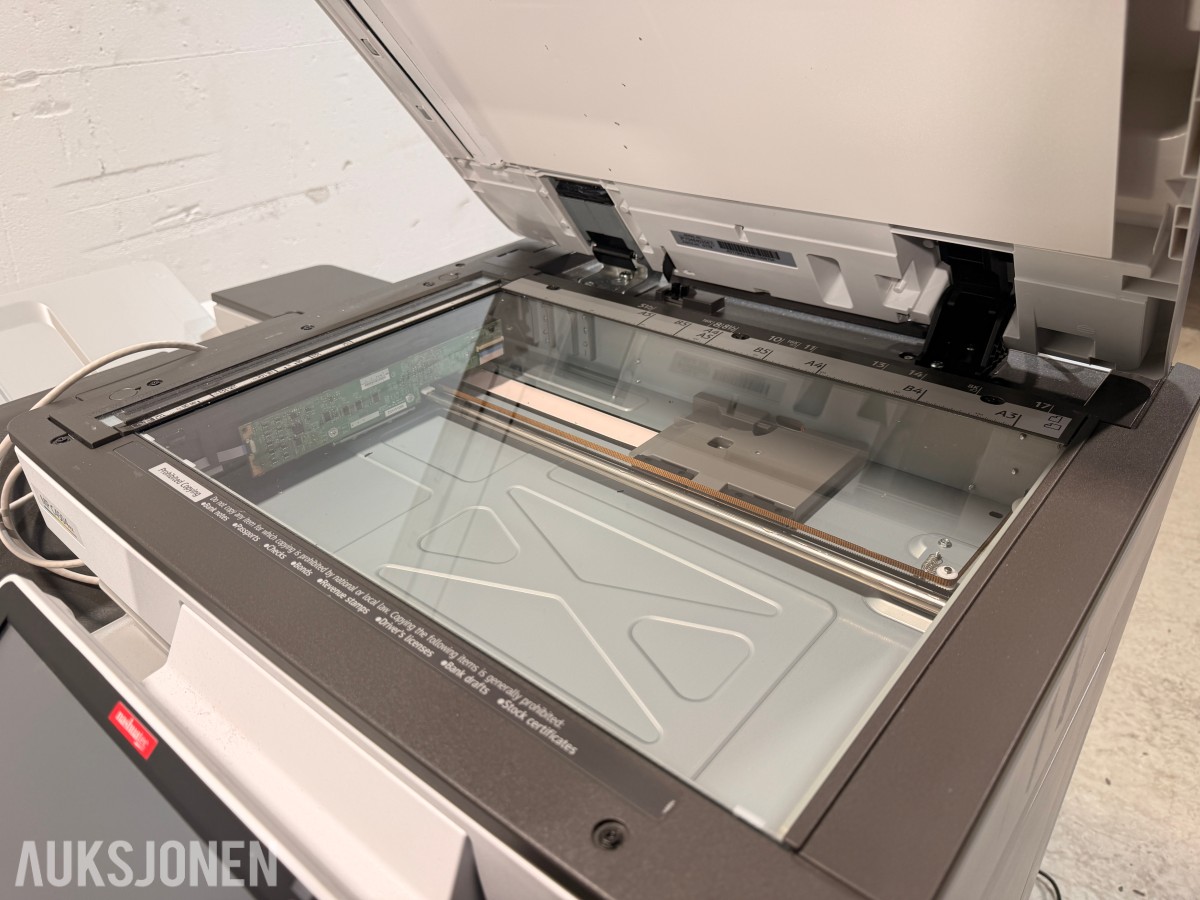 Nashuatec / Ricoh MP C4504exSP A3 farge multifunksjonsmaskin med etterbehandler