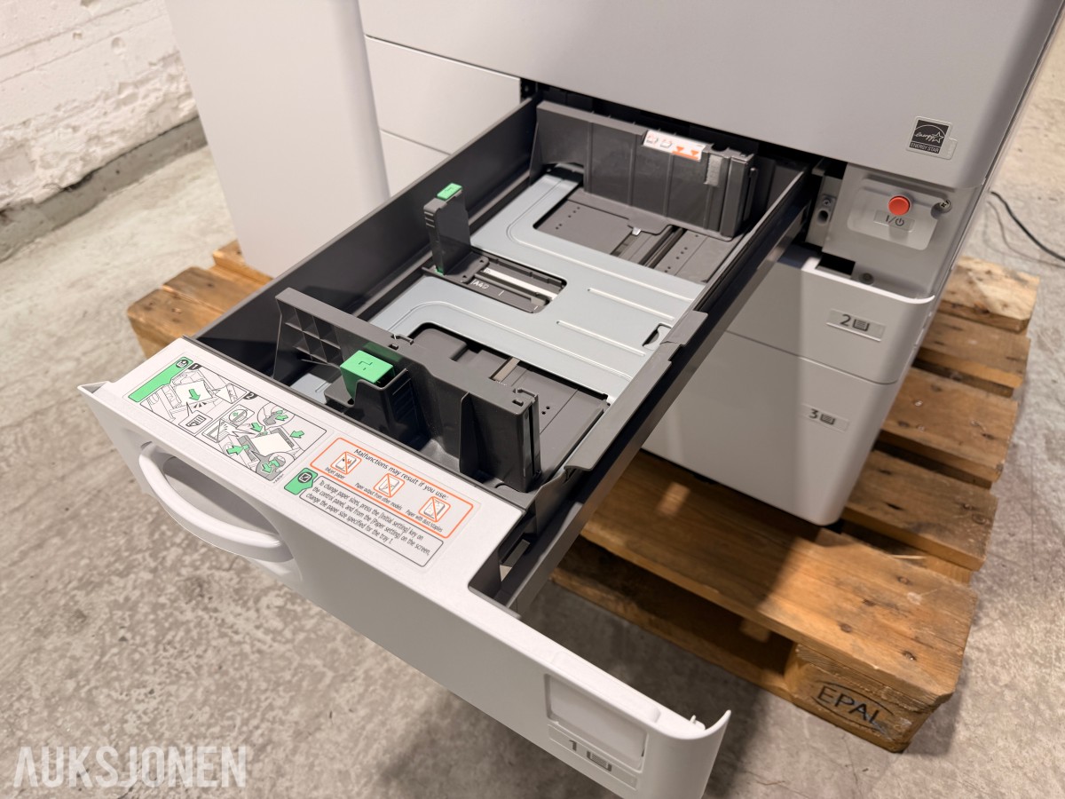Nashuatec / Ricoh MP C4504exSP A3 farge multifunksjonsmaskin med etterbehandler