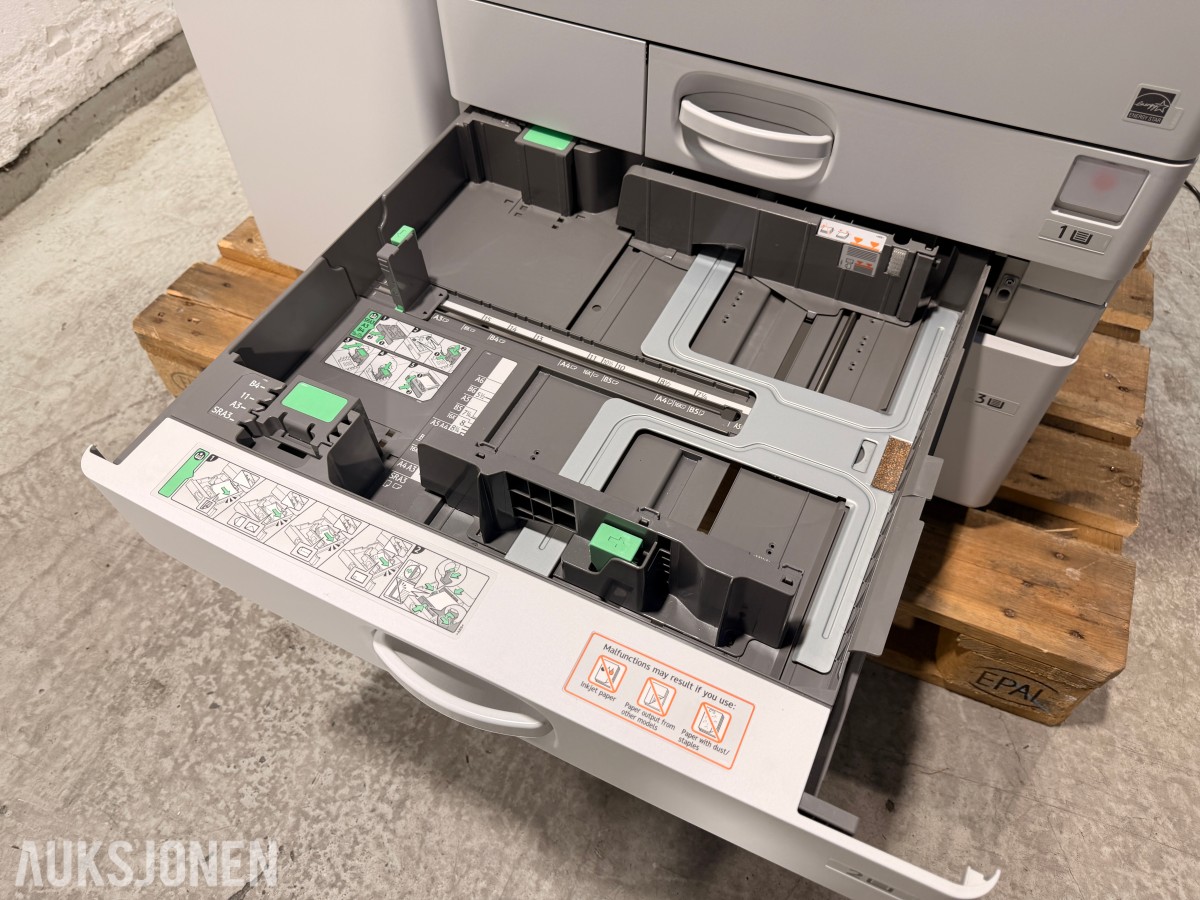 Nashuatec / Ricoh MP C4504exSP A3 farge multifunksjonsmaskin med etterbehandler