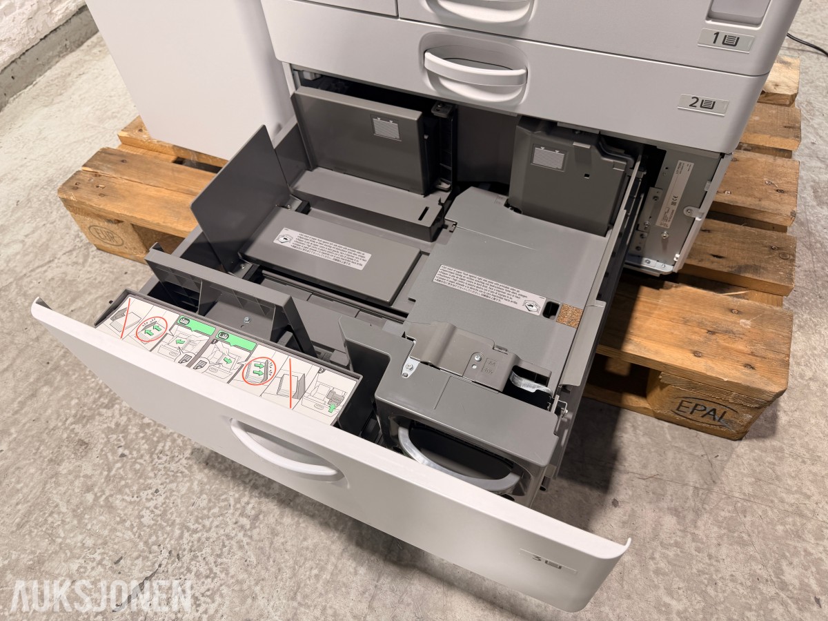 Nashuatec / Ricoh MP C4504exSP A3 farge multifunksjonsmaskin med etterbehandler