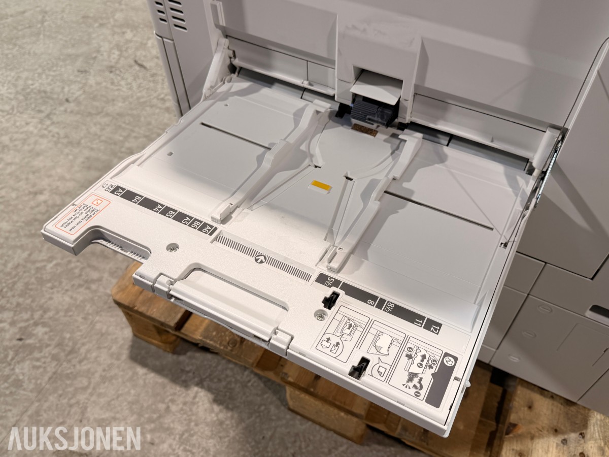 Nashuatec / Ricoh MP C4504exSP A3 farge multifunksjonsmaskin med etterbehandler