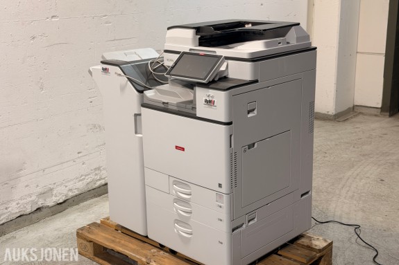 Nashuatec / Ricoh MP C4504exSP A3 farge multifunksjonsmaskin med etterbehandler