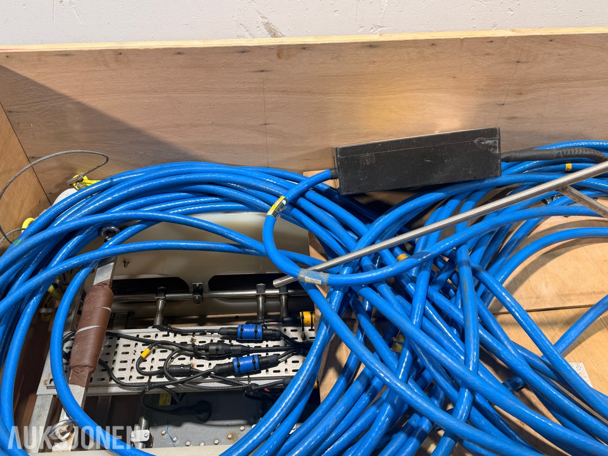 Applied Acoustics AA252 undervanns seismisk boomer med HVC3000 kabler