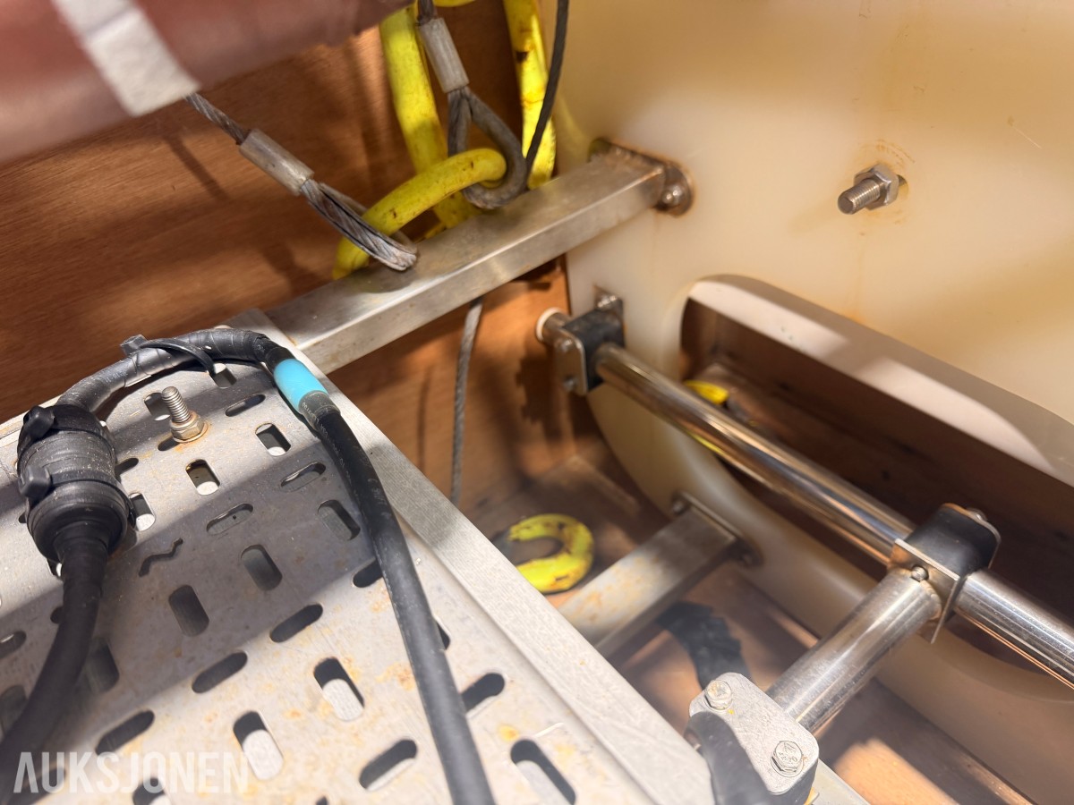 Applied Acoustics AA252 undervanns seismisk boomer med HVC3000 kabler