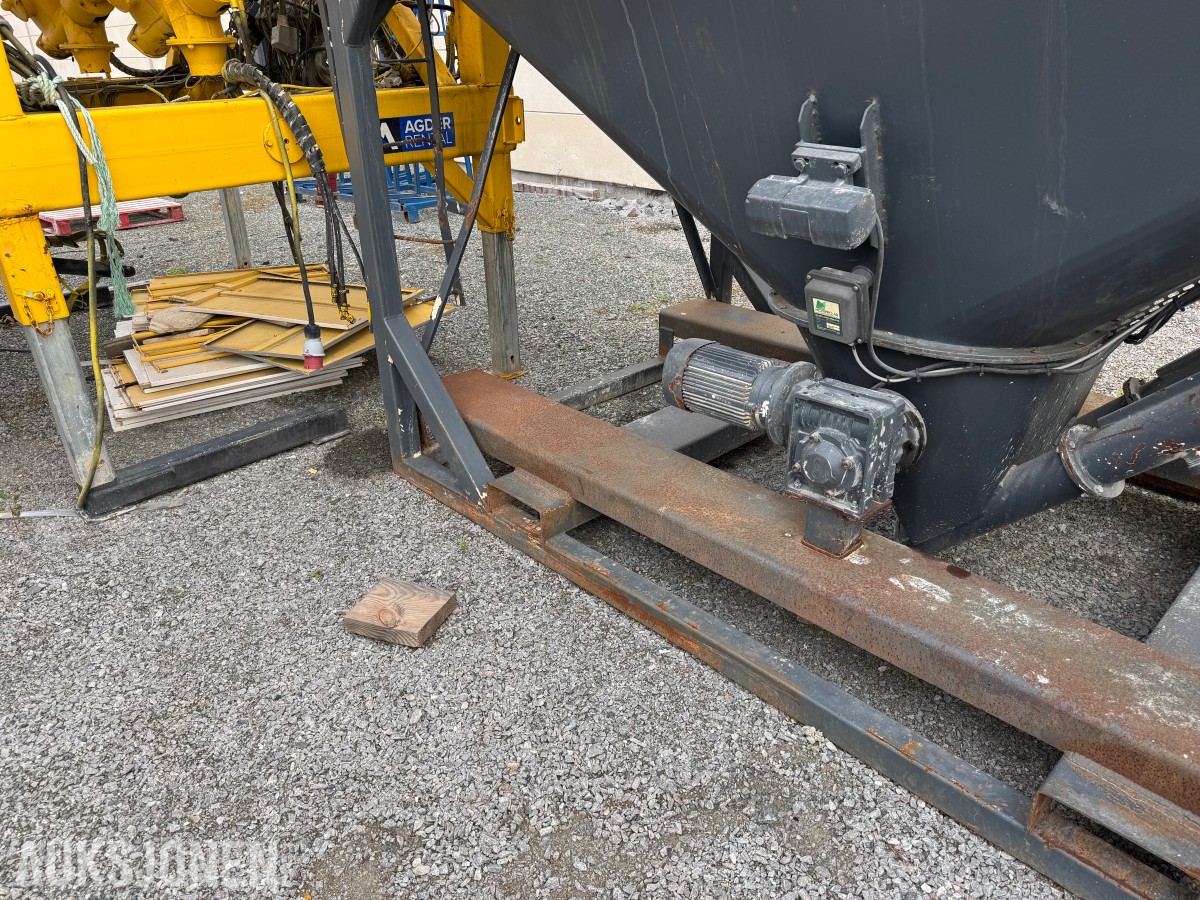 2015 AHLM TB10-2X SO SILO FOR BETONG OG TØRRMATERIALER