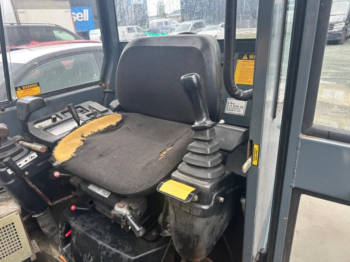 1997 Hanix H15B Minigraver, skjær og skuffe
