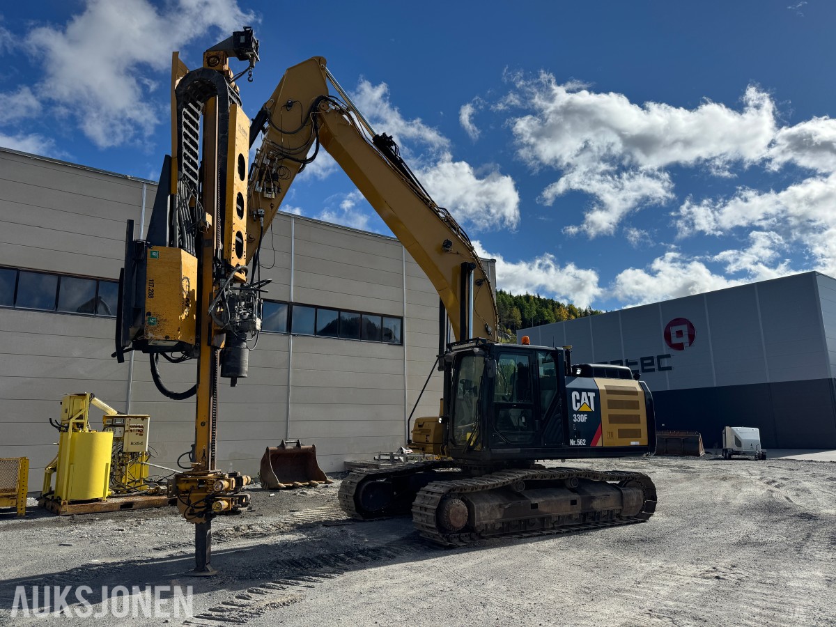 Cat 330F L MED BORERIGG OG SPUNTEAGGREGAT