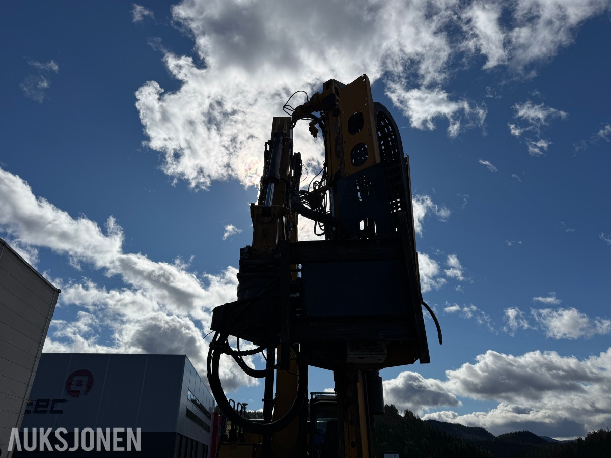 Cat 330F L MED BORERIGG OG SPUNTEAGGREGAT