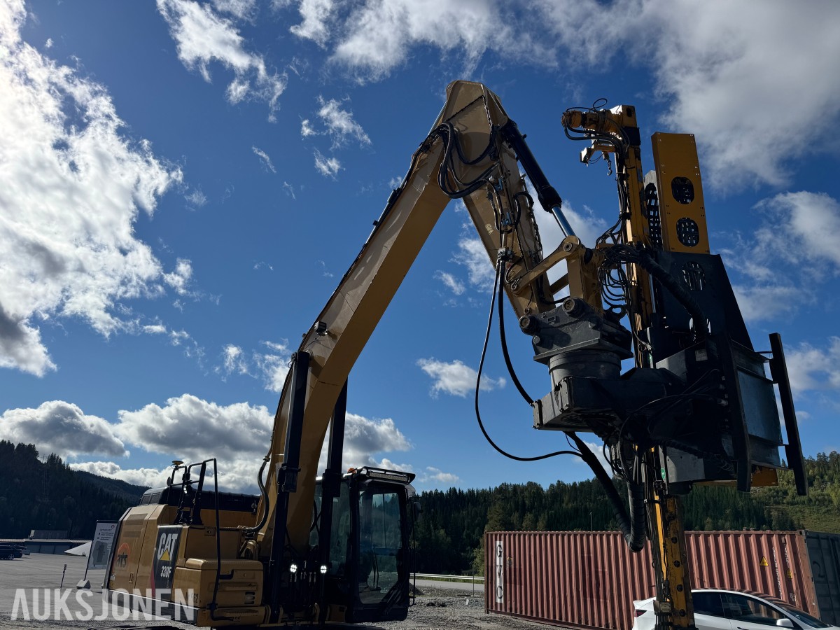 Cat 330F L MED BORERIGG OG SPUNTEAGGREGAT
