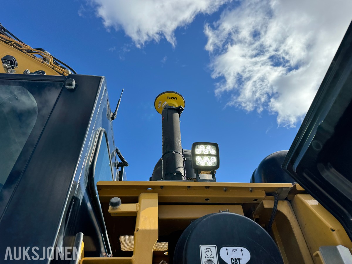 Cat 330F L MED BORERIGG OG SPUNTEAGGREGAT
