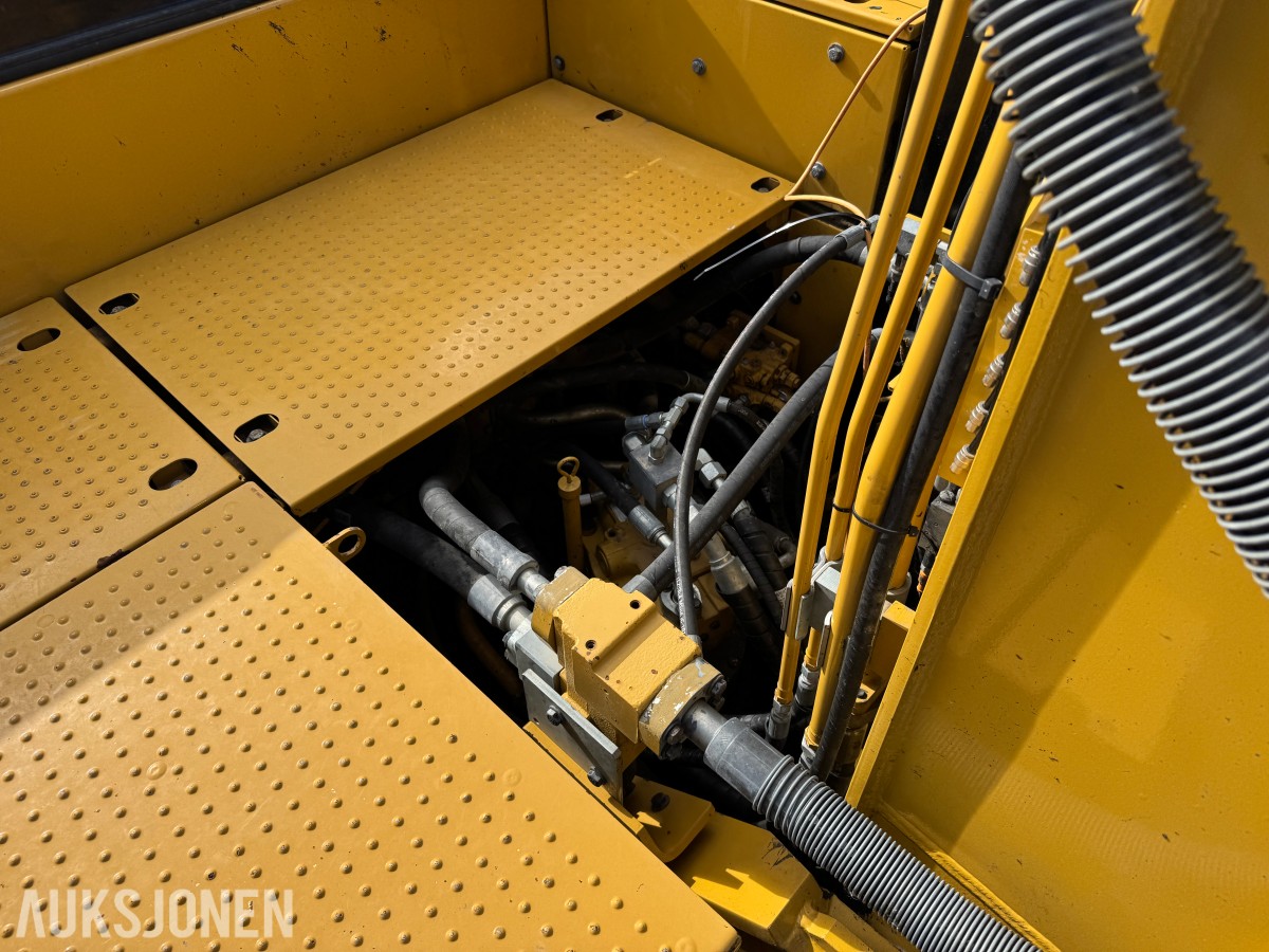 Cat 330F L MED BORERIGG OG SPUNTEAGGREGAT