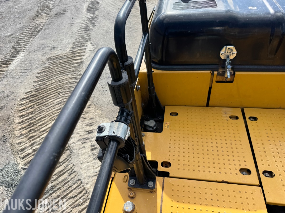 Cat 330F L MED BORERIGG OG SPUNTEAGGREGAT