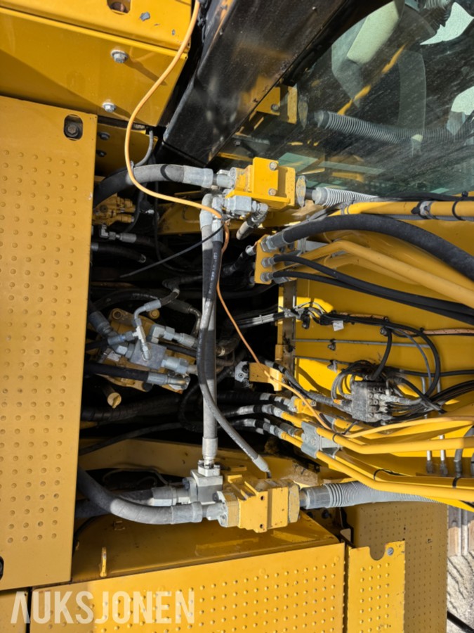 Cat 330F L MED BORERIGG OG SPUNTEAGGREGAT