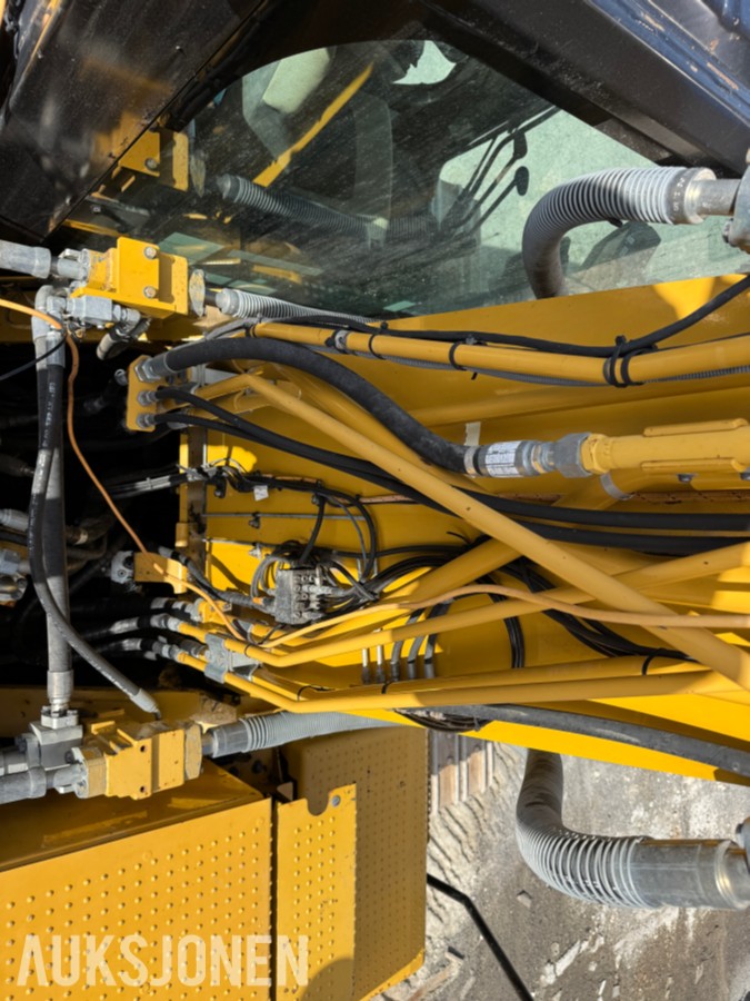 Cat 330F L MED BORERIGG OG SPUNTEAGGREGAT