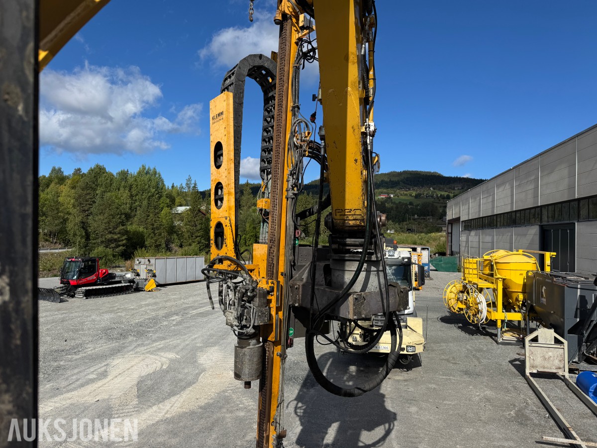 Cat 330F L MED BORERIGG OG SPUNTEAGGREGAT