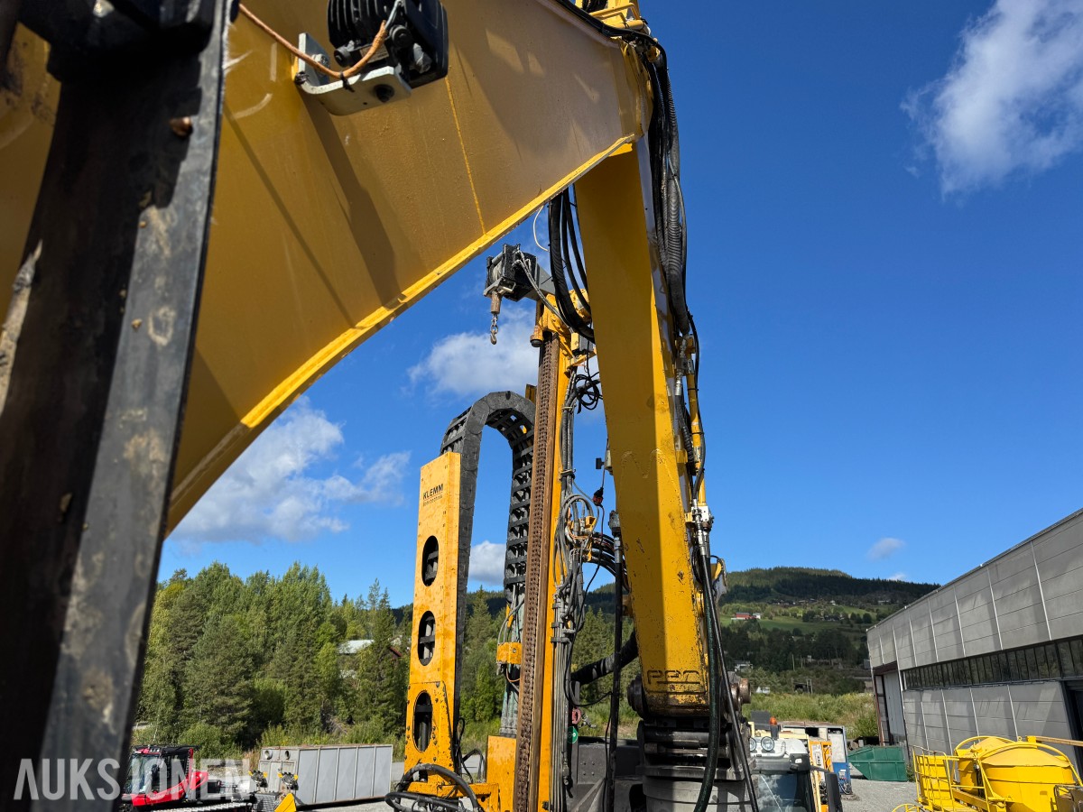 Cat 330F L MED BORERIGG OG SPUNTEAGGREGAT