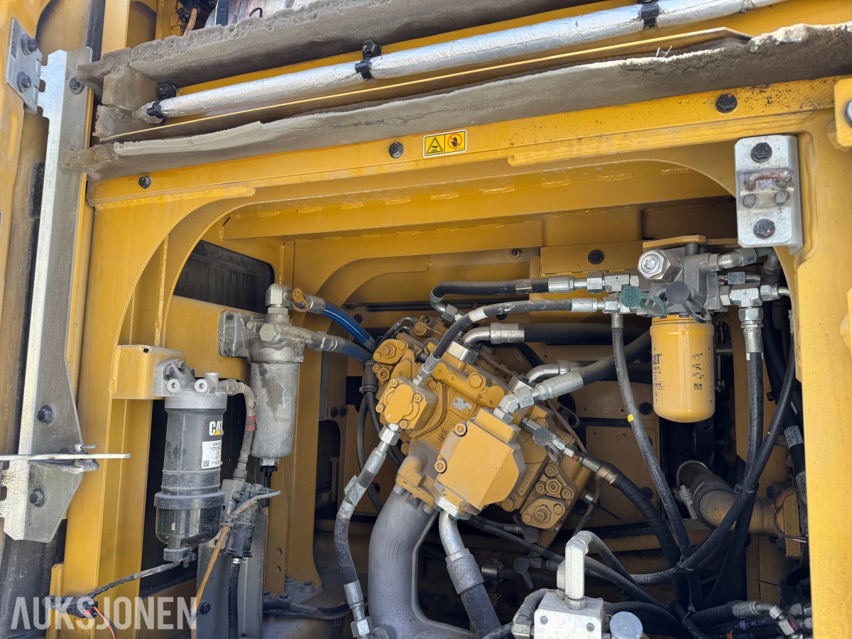 Cat 330F L MED BORERIGG OG SPUNTEAGGREGAT