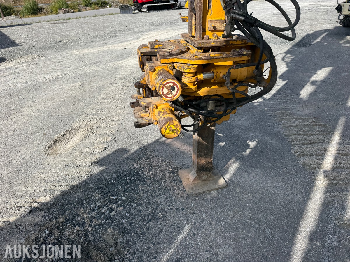 Cat 330F L MED BORERIGG OG SPUNTEAGGREGAT