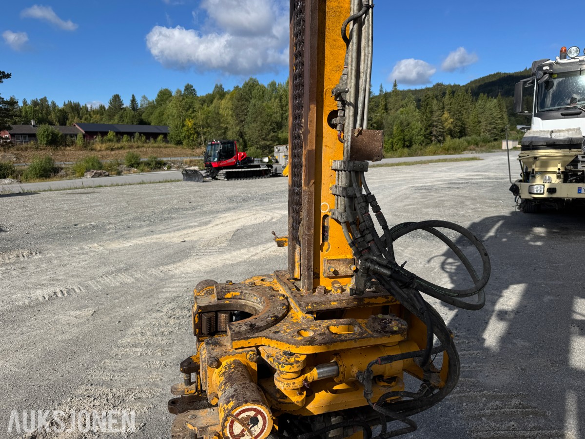Cat 330F L MED BORERIGG OG SPUNTEAGGREGAT