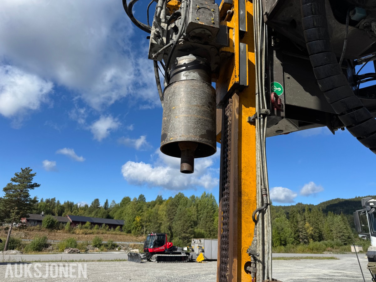 Cat 330F L MED BORERIGG OG SPUNTEAGGREGAT