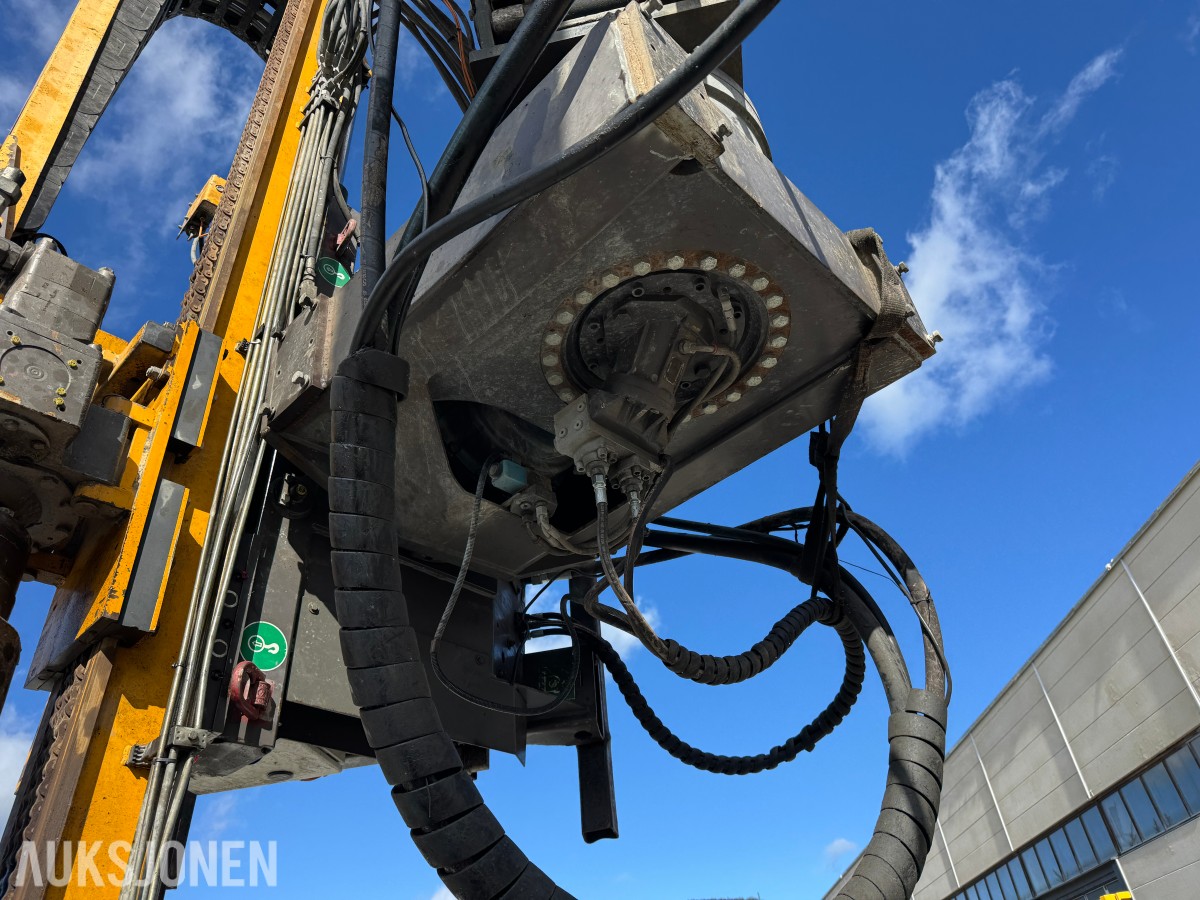 Cat 330F L MED BORERIGG OG SPUNTEAGGREGAT