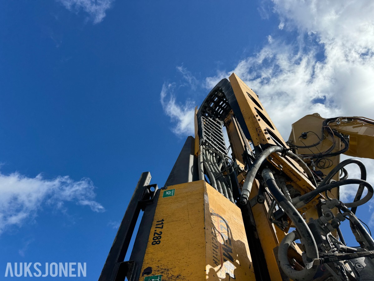 Cat 330F L MED BORERIGG OG SPUNTEAGGREGAT