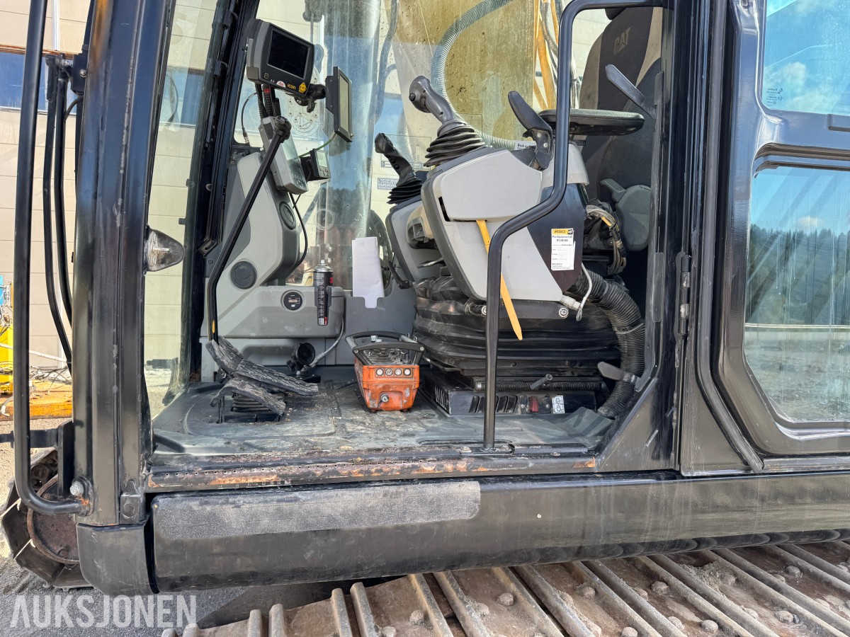 Cat 330F L MED BORERIGG OG SPUNTEAGGREGAT