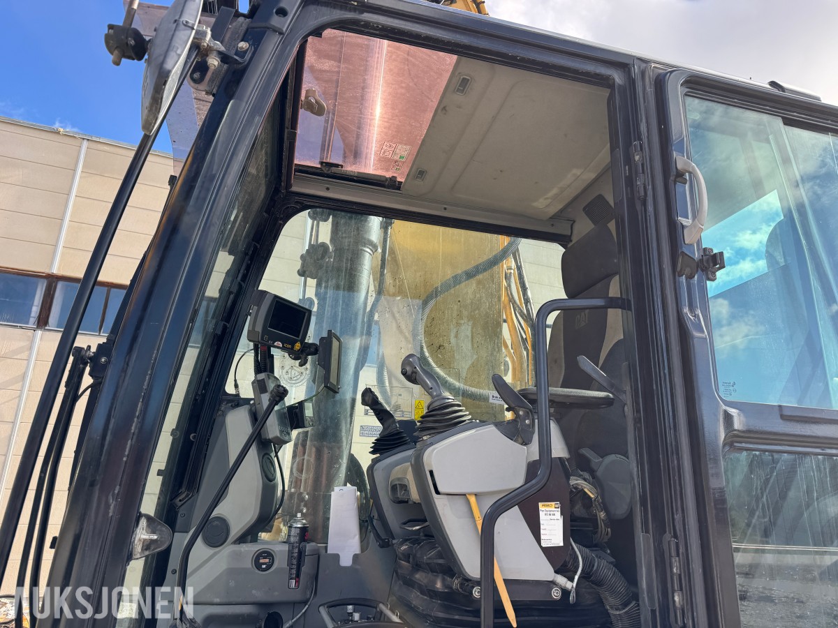 Cat 330F L MED BORERIGG OG SPUNTEAGGREGAT