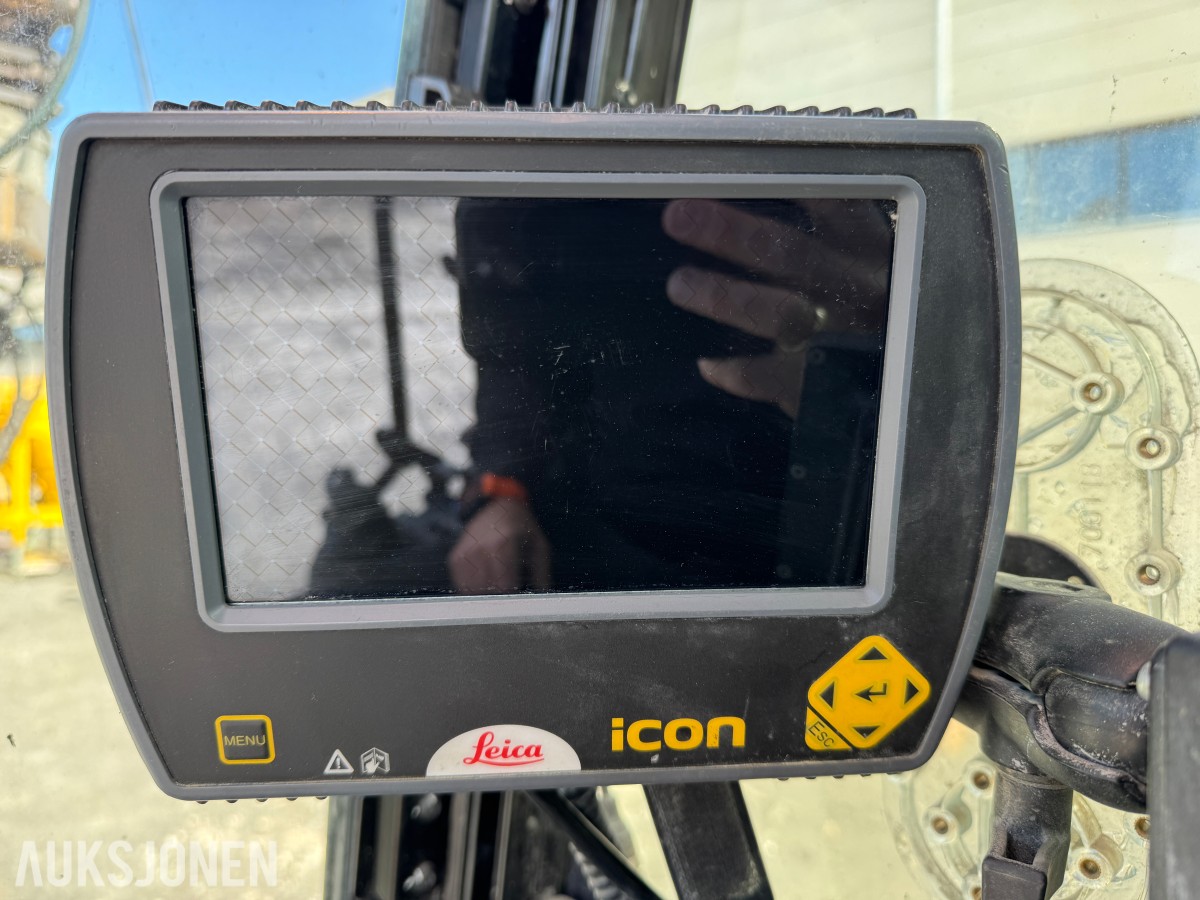 Cat 330F L MED BORERIGG OG SPUNTEAGGREGAT