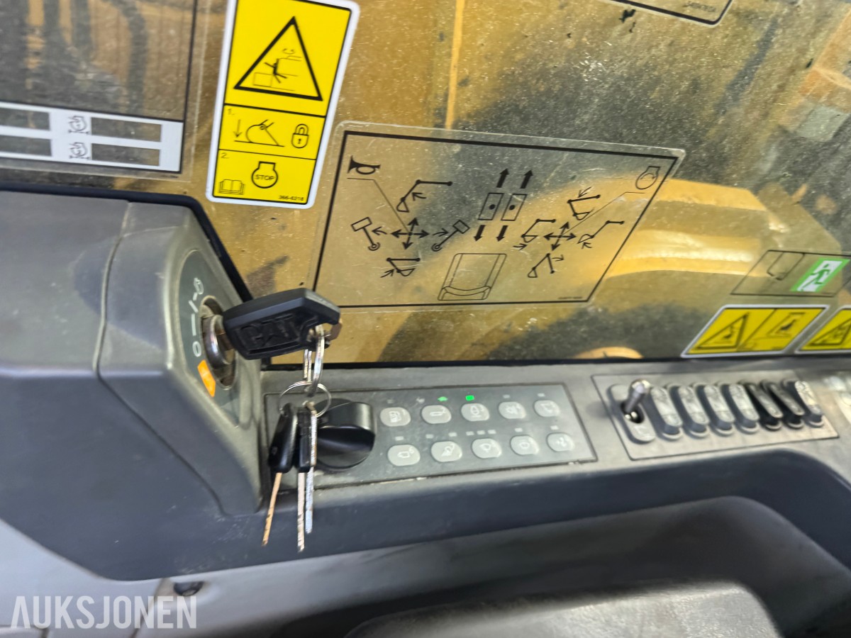 Cat 330F L MED BORERIGG OG SPUNTEAGGREGAT