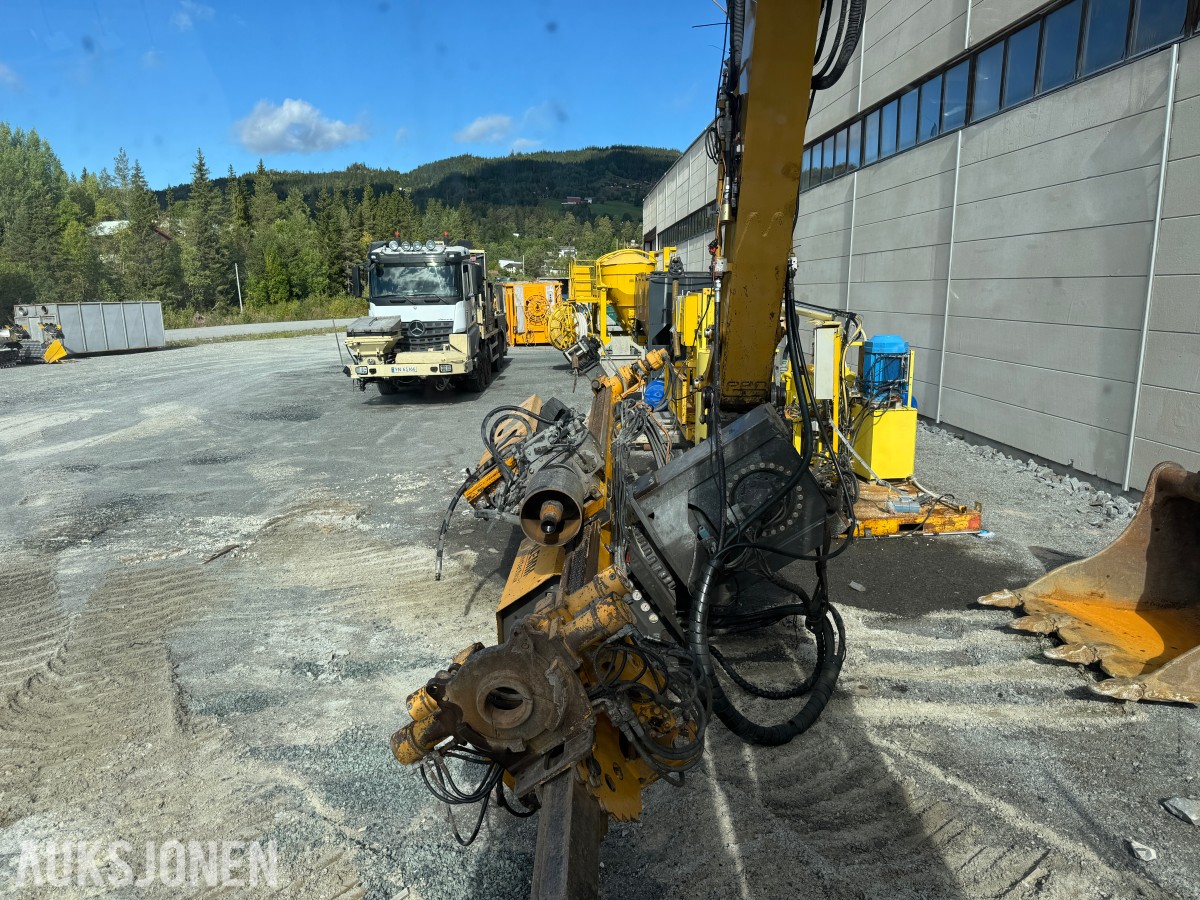 Cat 330F L MED BORERIGG OG SPUNTEAGGREGAT