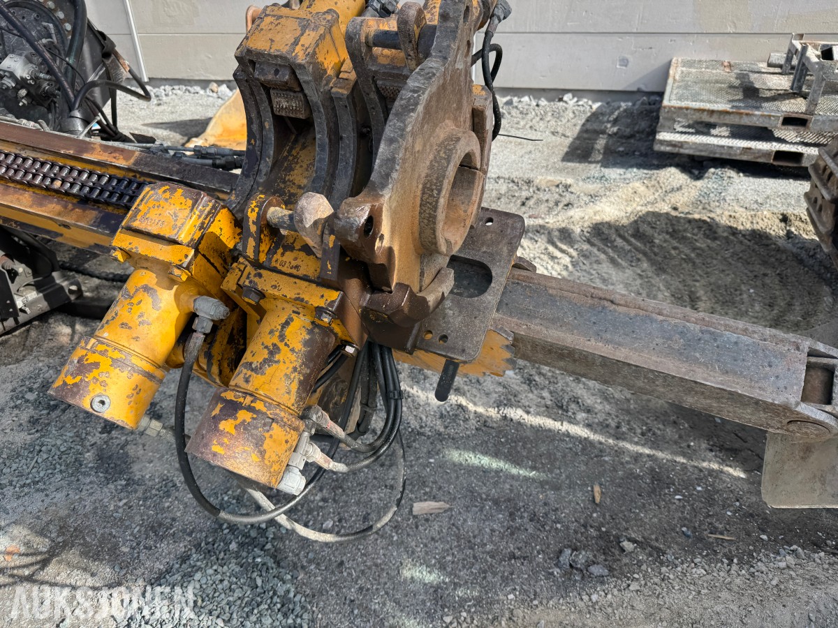 Cat 330F L MED BORERIGG OG SPUNTEAGGREGAT
