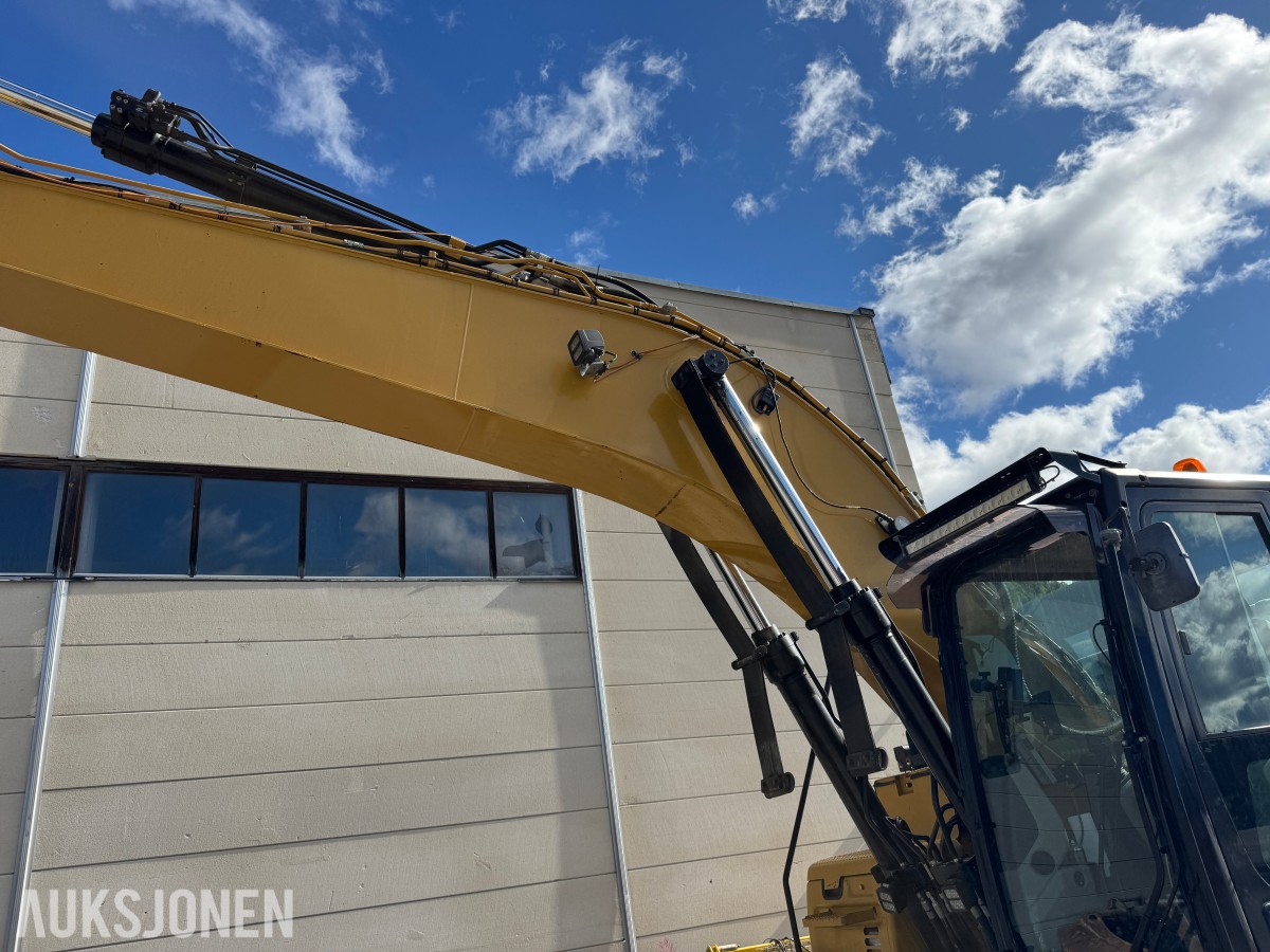 Cat 330F L MED BORERIGG OG SPUNTEAGGREGAT