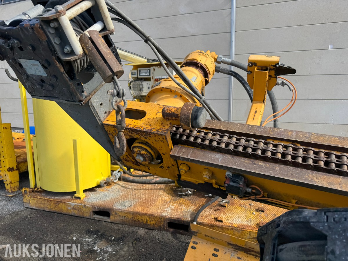 Cat 330F L MED BORERIGG OG SPUNTEAGGREGAT