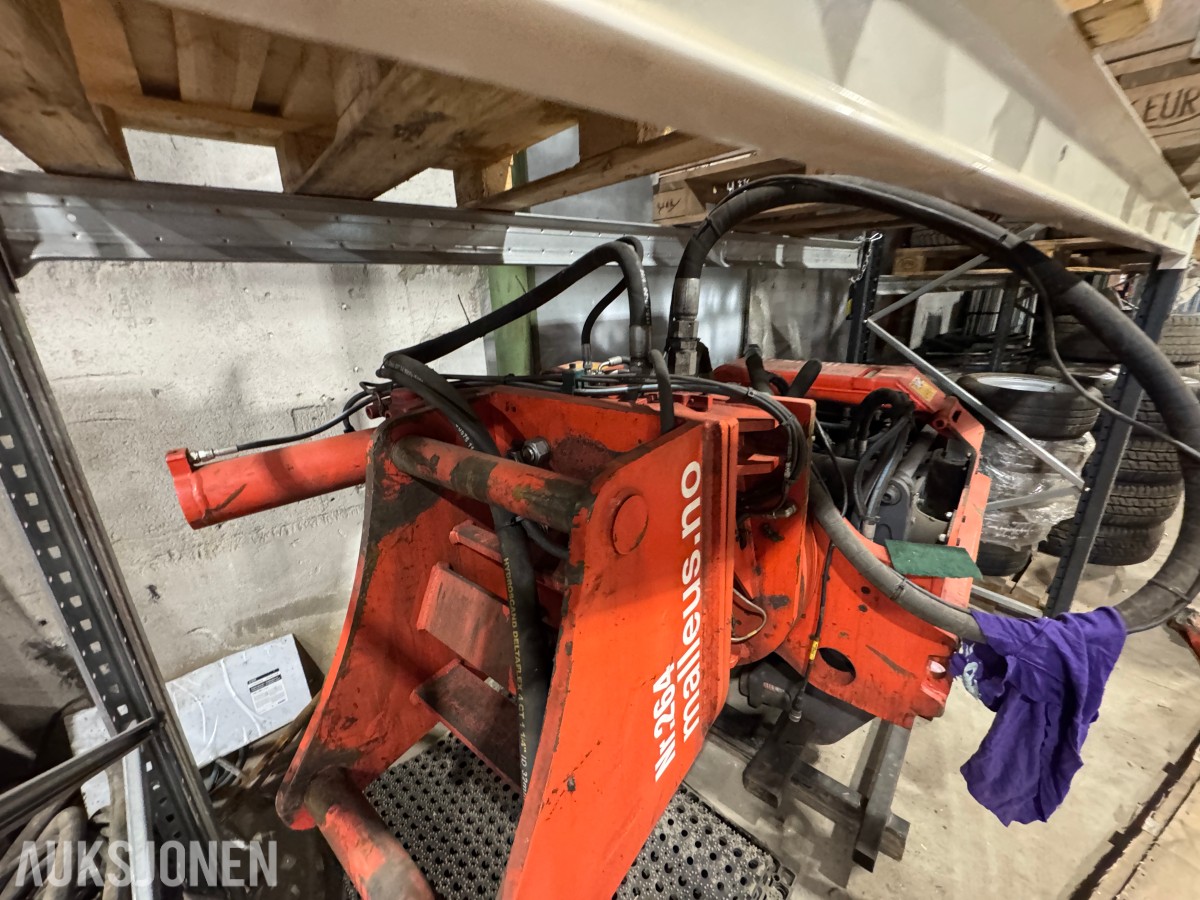 Cat 330F L MED BORERIGG OG SPUNTEAGGREGAT