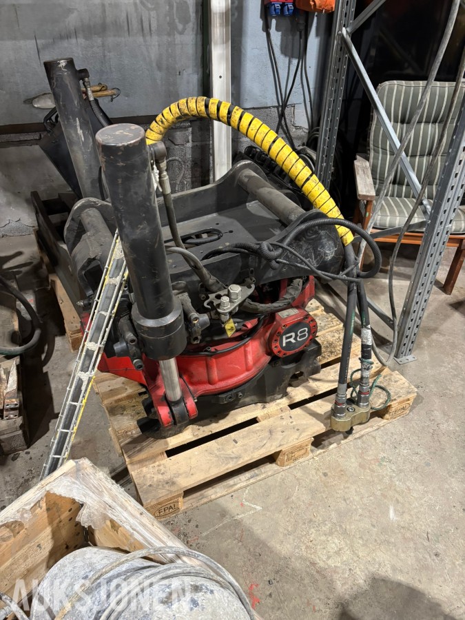 Cat 330F L MED BORERIGG OG SPUNTEAGGREGAT