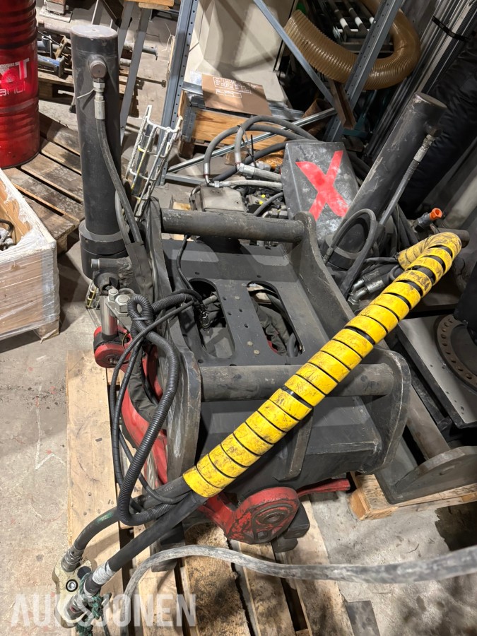 Cat 330F L MED BORERIGG OG SPUNTEAGGREGAT