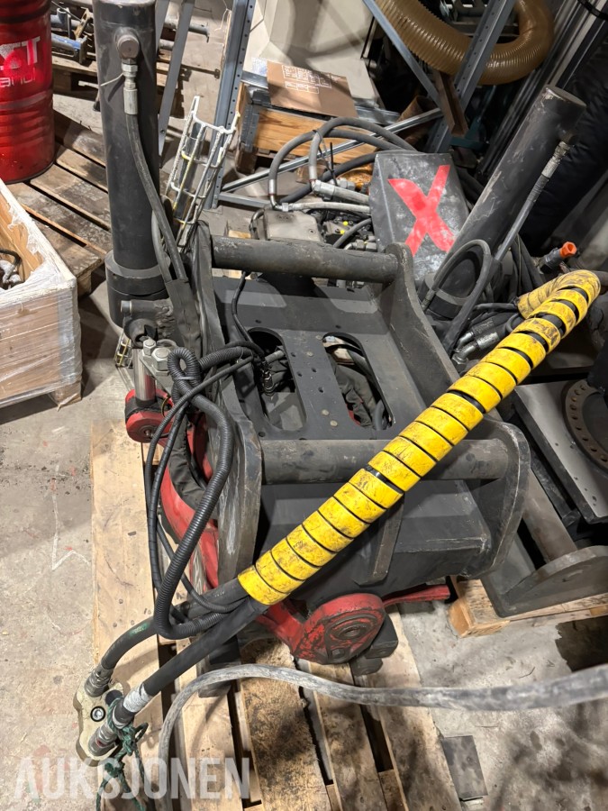 Cat 330F L MED BORERIGG OG SPUNTEAGGREGAT