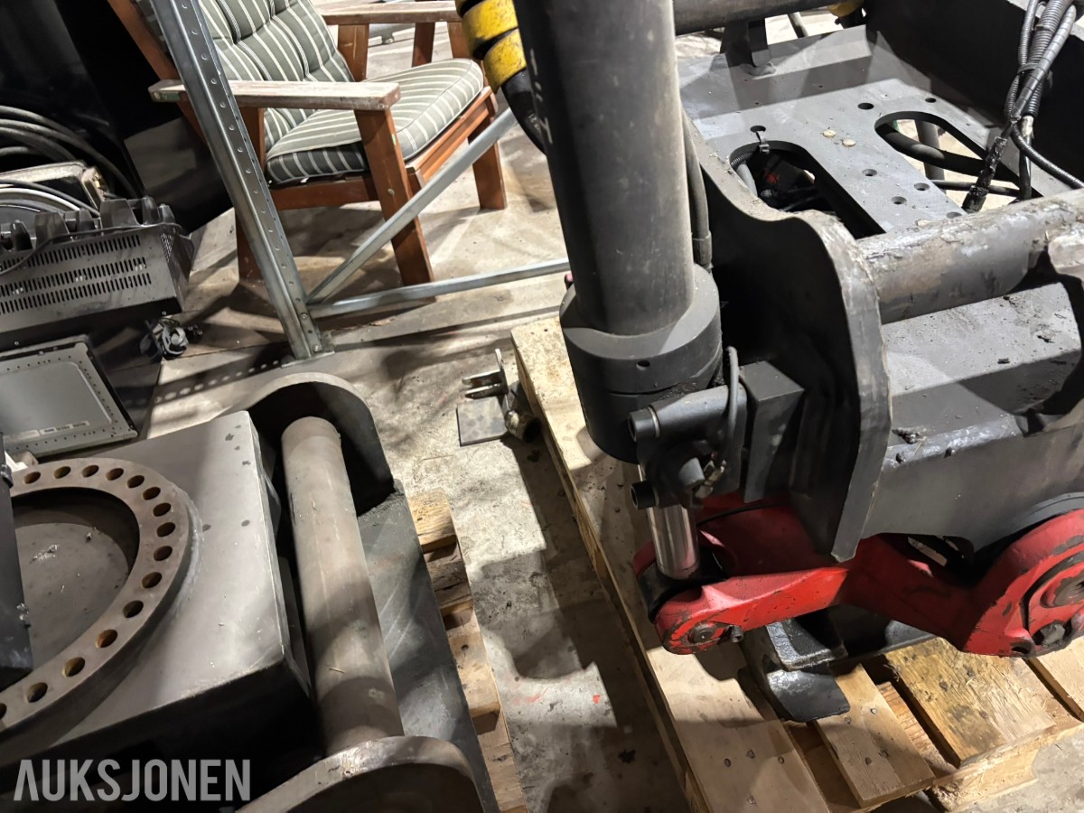 Cat 330F L MED BORERIGG OG SPUNTEAGGREGAT