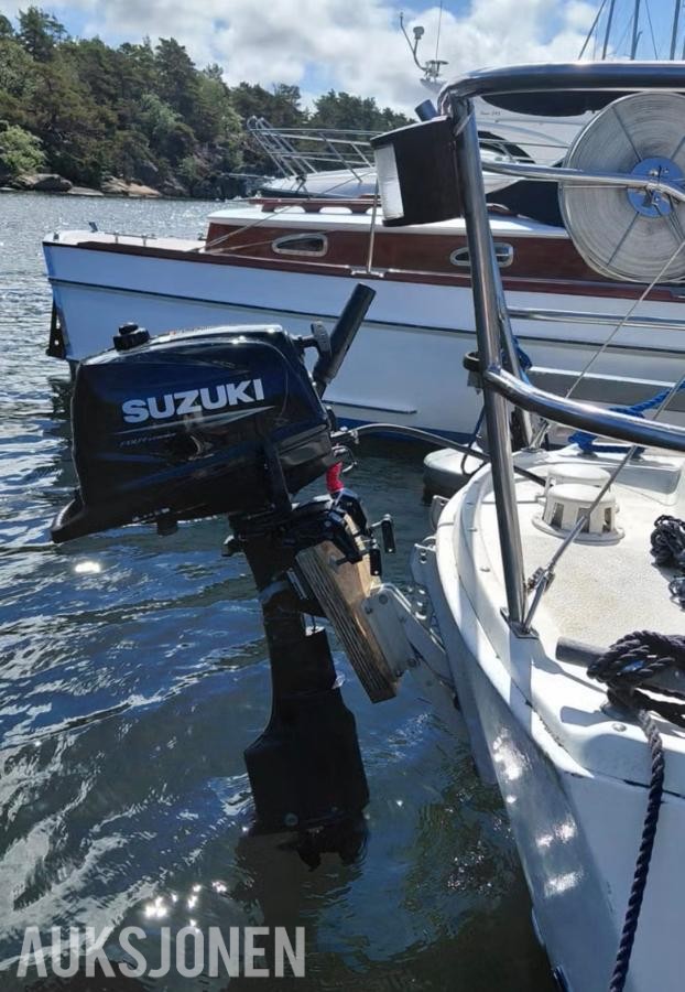 Albin Vega 27fots seilbåt med ny 6hk motor
