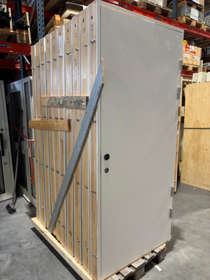 Svedoor innerdører db35  Svedor inner dører med furukarm og 35 DB lyd.  100x220 cm 