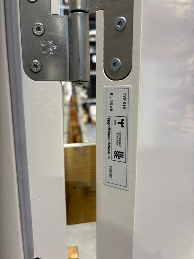 Svedoor innerdører db35  Svedor inner dører med furukarm og 35 DB lyd.  100x220 cm 